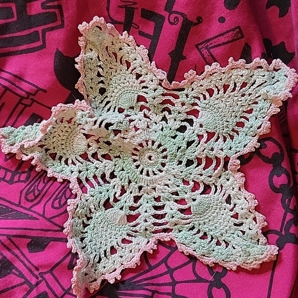 13 vintage Doilies - Picture 5 of 8